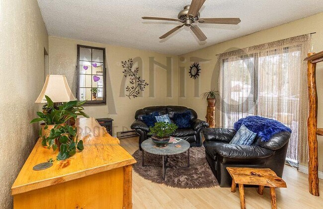 Foto del edificio - Charming Finch Arboretum Home