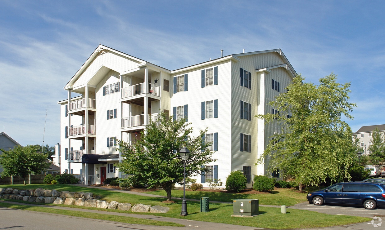 Crosswoods Path Condominium Apartments in Merrimack, NH