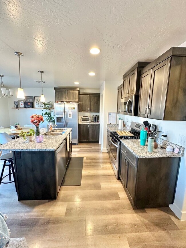 Building Photo - Beautiful Desert Canyon home! Price reduced!