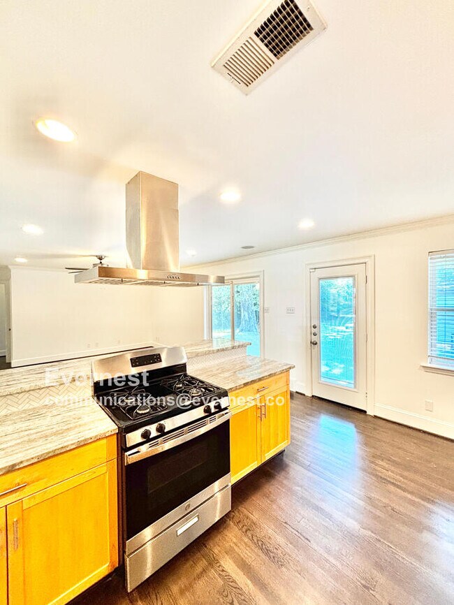 Foto del edificio - 6226 Saratoga Cir