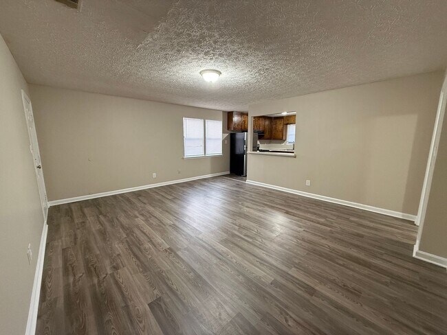 Foto del edificio - 2071 Cantrell Ln