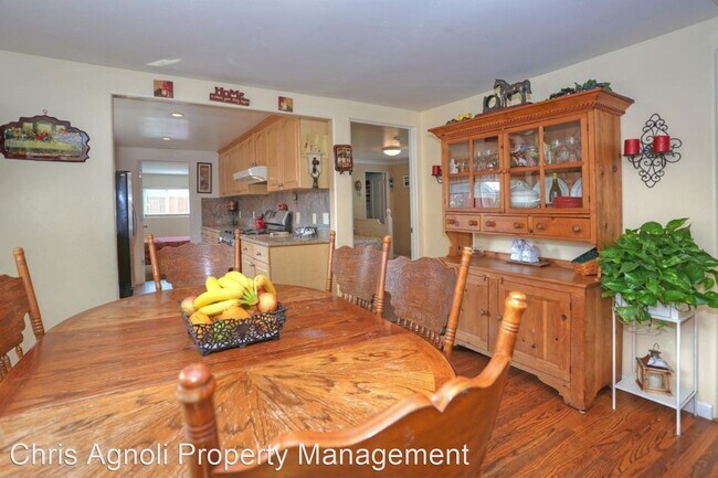 Building Photo - 3 br, 3 bath House - 725 W Arrellaga St