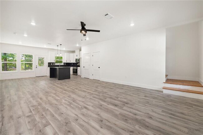 Foto del edificio - 4 Leven Ln