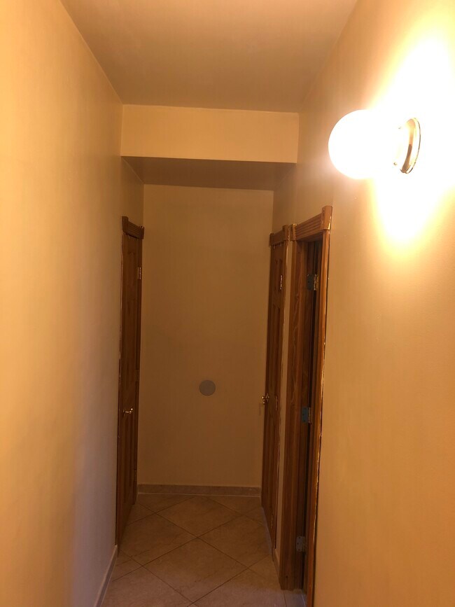 Hallway - 1940 W 3rd St