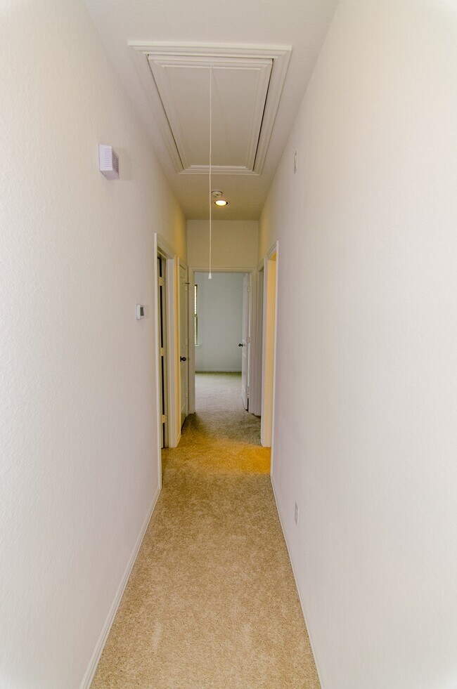 Foto del edificio - 18122 Glenlyon Dr