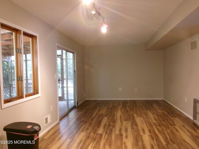 Building Photo - 965 Seabury Ct