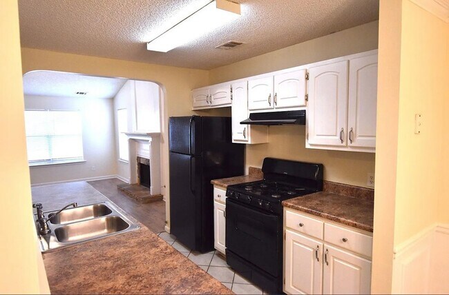 Foto del edificio - 1323 N Hampton Dr