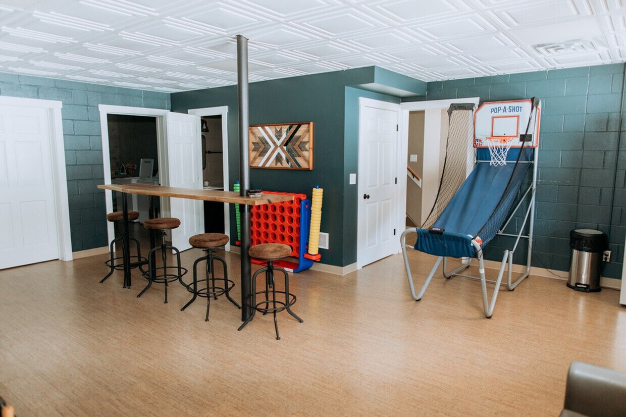 Foto principal - 23120 Bates Rd