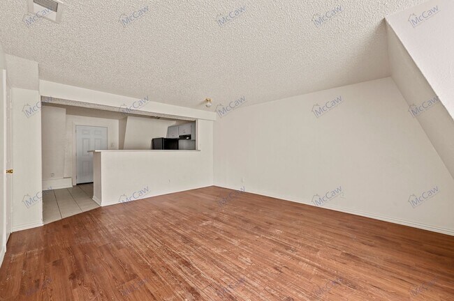 Building Photo - Lovely 2/1.5 Townhome in Northeast Dallas!