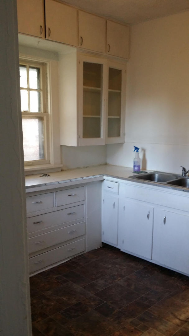 Foto del edificio - 3 bedroom 1 bath house!