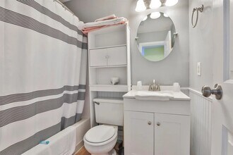 Building Photo - 32 Ashworth Ave