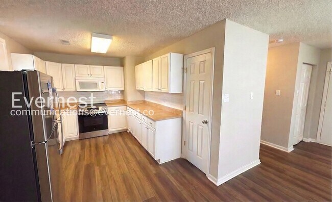 Foto del edificio - 3002 Sonya Dr NW