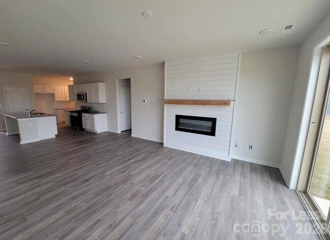 Building Photo - 1007 Maylen Trce