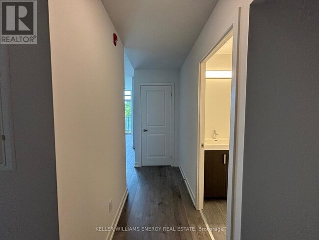 Photo du bâtiment - 1010 Dundas St E