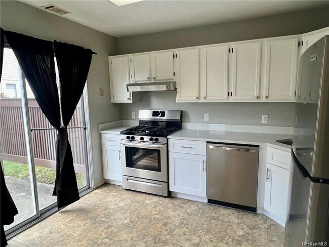 Foto del edificio - 1216 Whispering Hills Dr
