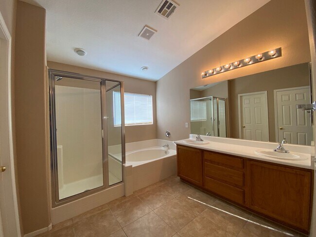 Foto del edificio - 692 Cocoplum Ct