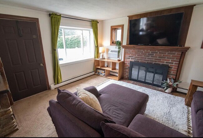 Foto del edificio - 829 Holiday Ct