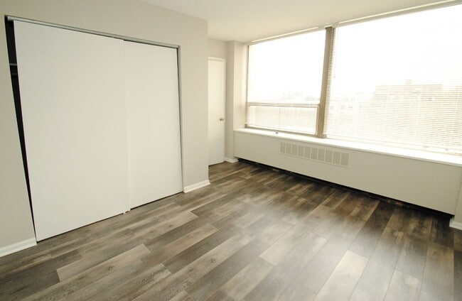 Building Photo - 1460 N Sandburg Ter