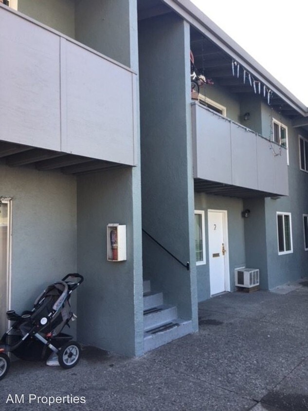 Foto principal - 2 br, 1 bath Apartment - 1854 Robin Lane