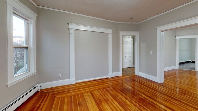 Foto del edificio - Newtonville Duplex w/Parking 9/1