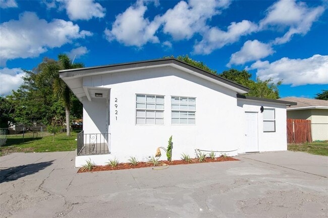 Building Photo - 2921 NW 25th St