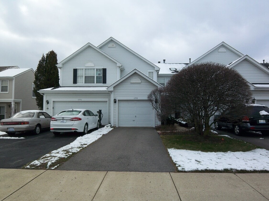1294 S Candlestick Way, Waukegan, IL 60085 Townhome Rentals in