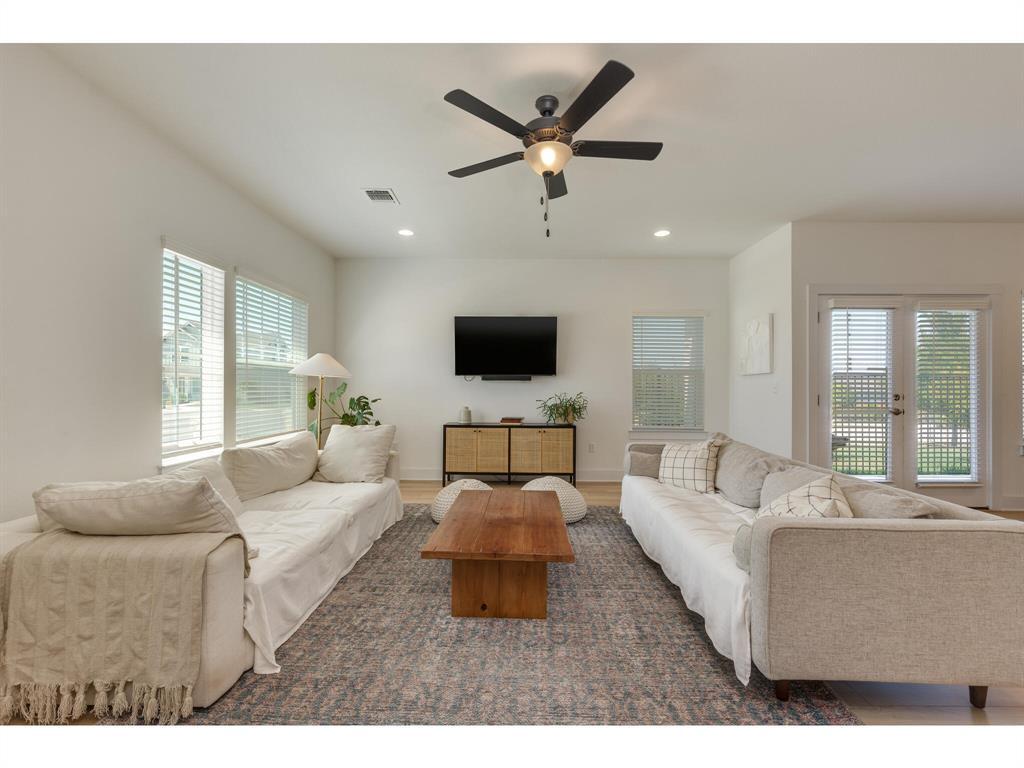Foto principal - 8801 Looksee Ln