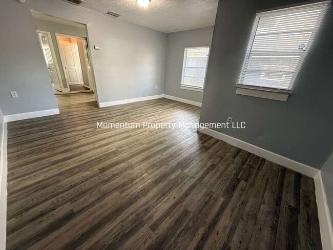 Photo - Completely Renovated Adorable 2/1- DONT MISS OUT!!! House