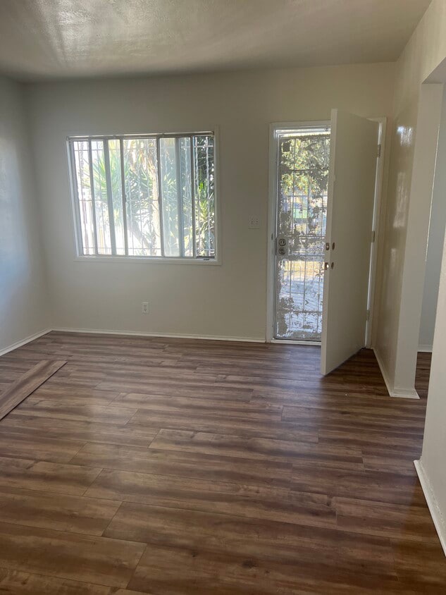 Living Room (1) - 108 W 105th St (Los Angeles, CA)