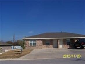 Building Photo - 403 Justin Ln