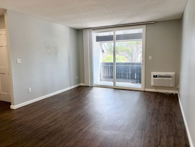 Interior Photo - Surf House Apartments
