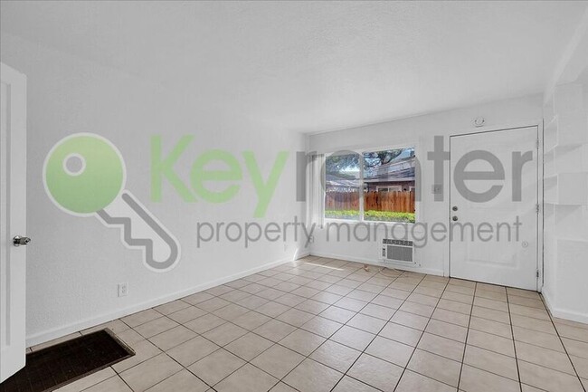 Building Photo - 691 El Camino Ave