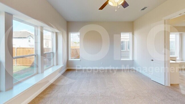 Foto del edificio - 8407 Cornerstone Dr