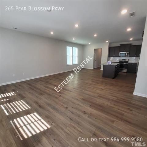Foto del edificio - 265 Pear Blossom Pkwy