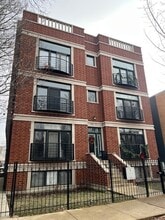 Building Photo - 1823 N Fairfield Ave