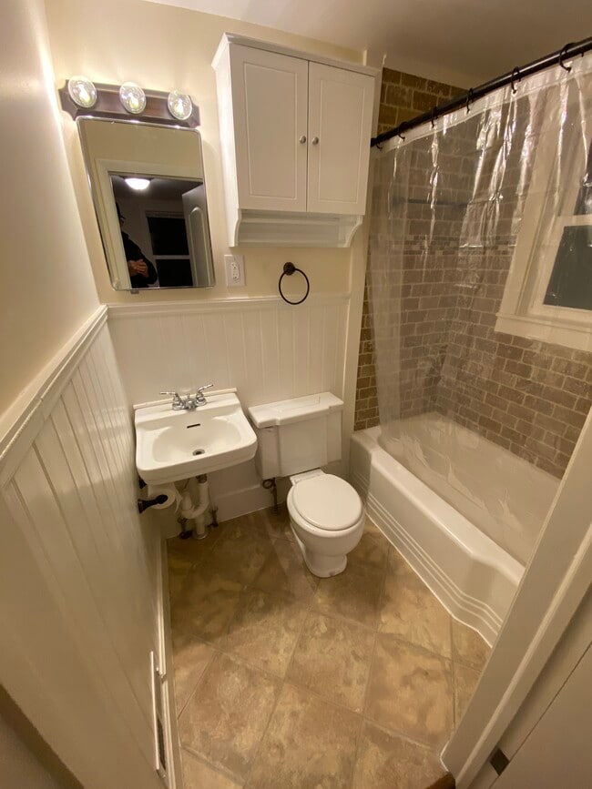 Building Photo - 6650 Montgomery Rd