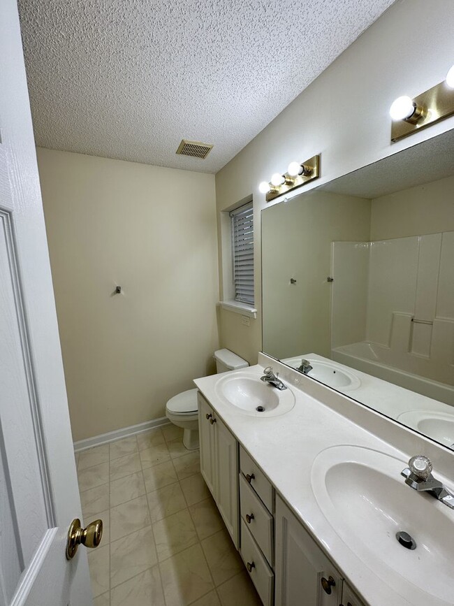 Foto del edificio - Cozy 2BR/2.5 Bath Townhouse in Holly Ridge