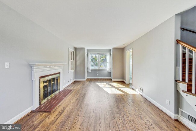 Building Photo - 4414 Franklin St