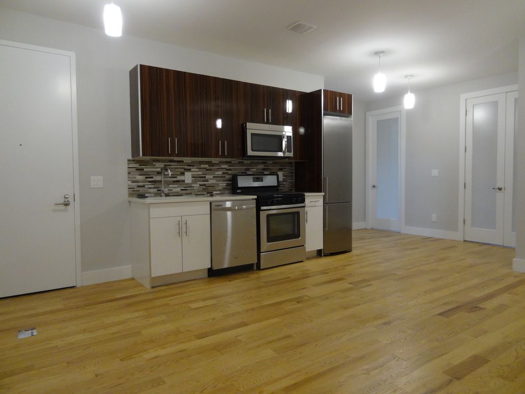 Primary Photo - 1044 Putnam Ave