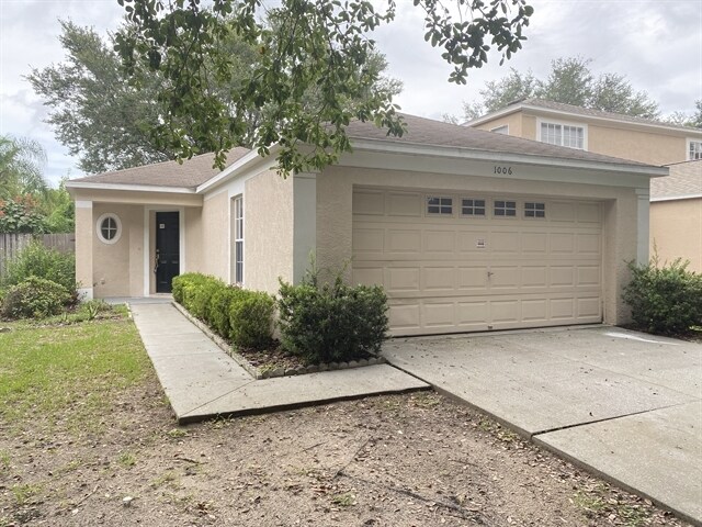 Primary Photo - 1006 Lake Shore Ranch Drive