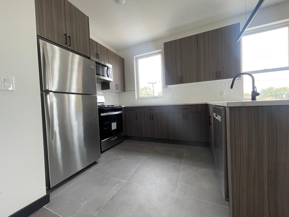 132 Mallory Ave 301 - 138 Mallory Ave