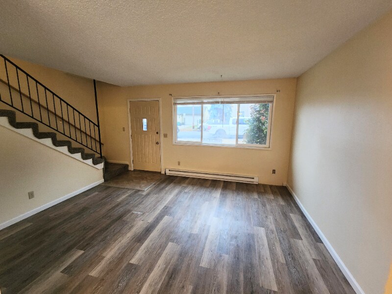 Foto principal - 1214 E 3rd St