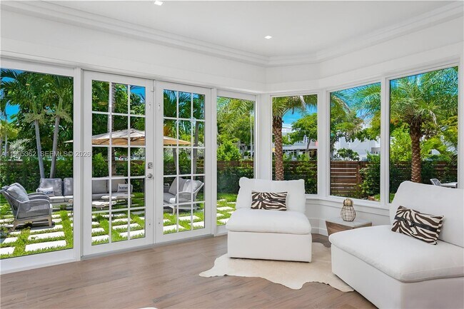 Foto del edificio - 2575 Pine Tree Dr