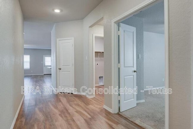 Building Photo - 6039 Akin Quay