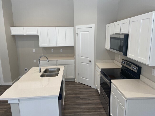 Building Photo - 13561 W Haskell Ct