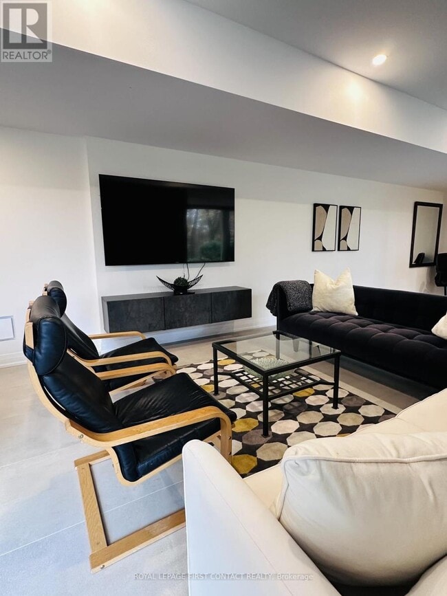 Building Photo - 4B PIERCE COURT