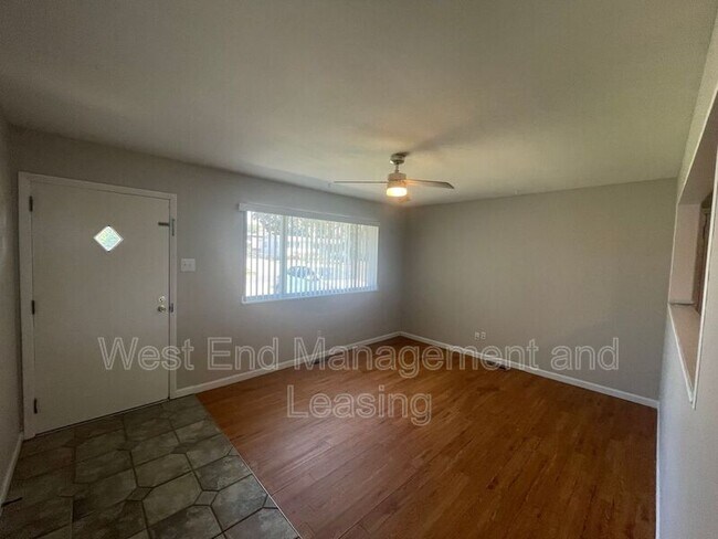 Foto del edificio - 1675 Beverly Dr