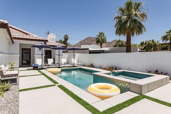 Building Photo - 53620 Avenida Alvarado