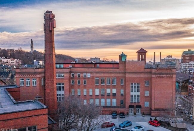 Building Photo - 2043 Random Rd