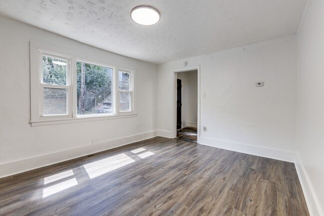 Building Photo - 955 E Warrington Ave